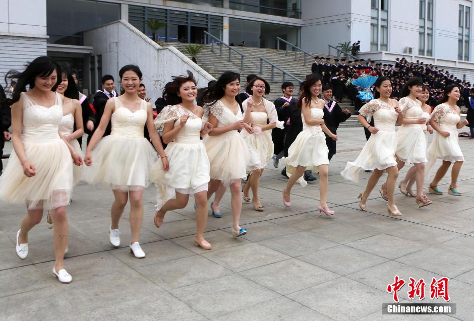 Graduation Photos Bring Awesome Memories Back To Life | Study In China